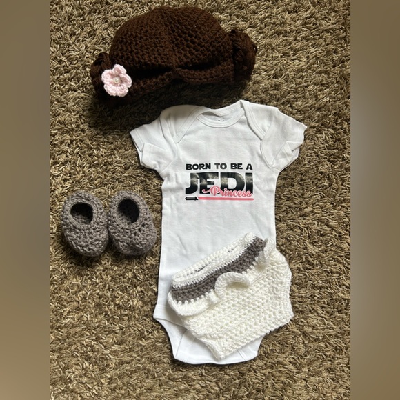 Princess Leia Baby Outfit (Onsie,hat,booties,diaper cover) - Picture 1 of 2